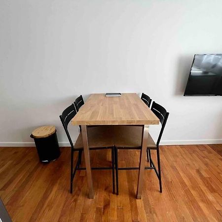 Appartement Climatise / Centre-Ville / 4 Personnes Μπεζανσόν Εξωτερικό φωτογραφία