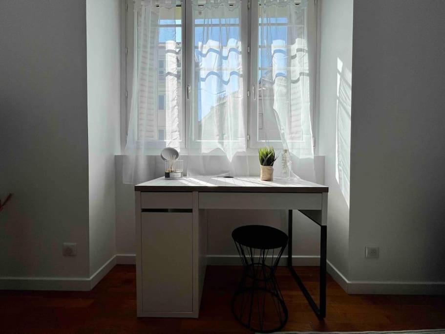 Appartement Climatise / Centre-Ville / 4 Personnes Μπεζανσόν Εξωτερικό φωτογραφία