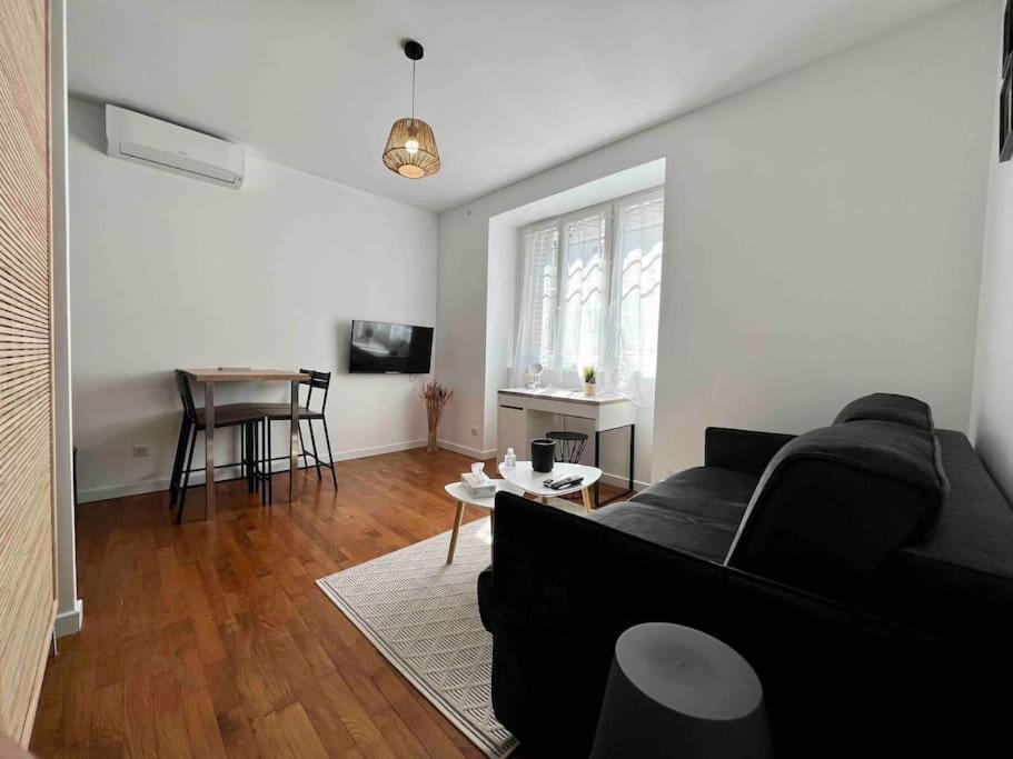 Appartement Climatise / Centre-Ville / 4 Personnes Μπεζανσόν Εξωτερικό φωτογραφία