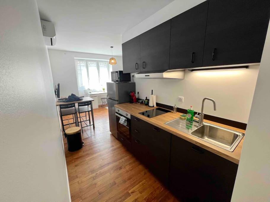 Appartement Climatise / Centre-Ville / 4 Personnes Μπεζανσόν Εξωτερικό φωτογραφία